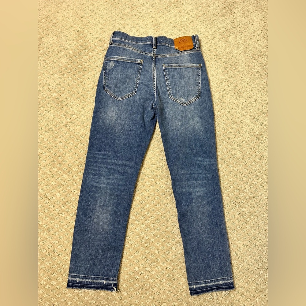 Sz 6 Zara The Slim Cropped medium wash jeans with stretch and no distressing